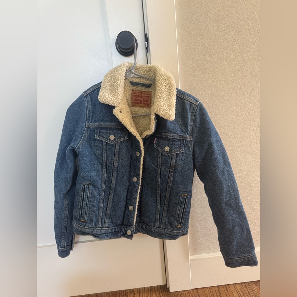Levi denim jacket with Sherpa collar-a classic